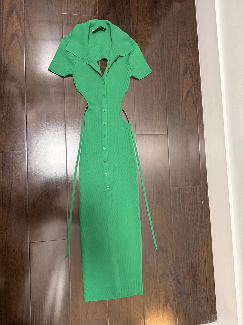 Green Ribbed Button-Front Cutout Maxi Dress - Picture 2 of 3
